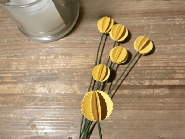 Bouquet de fleurs craspédias en papier – Image 2