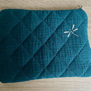 Trousse matelassée libellule